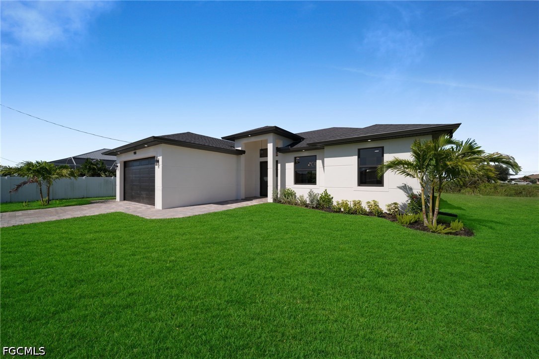 3 Bed Waterfront Home for Sale in Cape Coral, photo 2