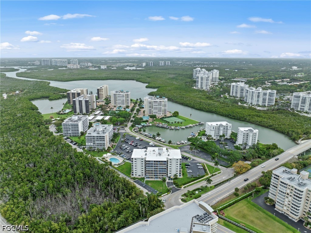 Condominium for Sale in Vanderbilt Towers, photo 2