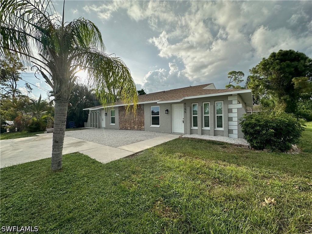 2 Bed Waterfront Home for Sale in Fort Myers, photo 2