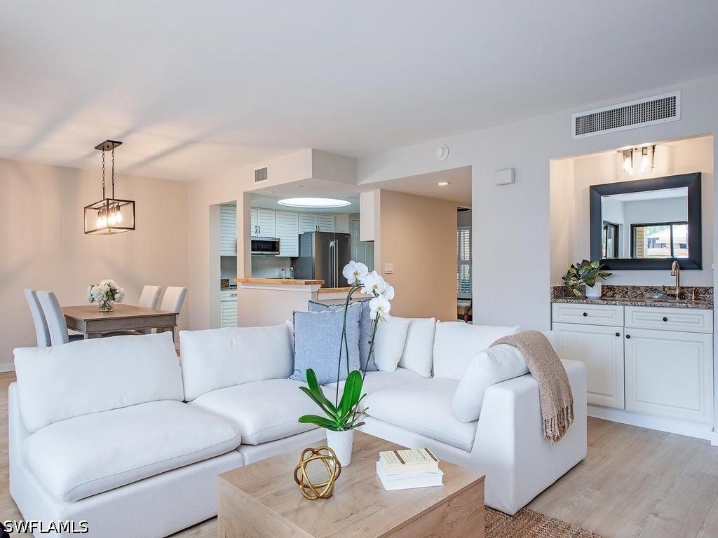 2 Bed Condominium for Sale in Interlachen, photo 2