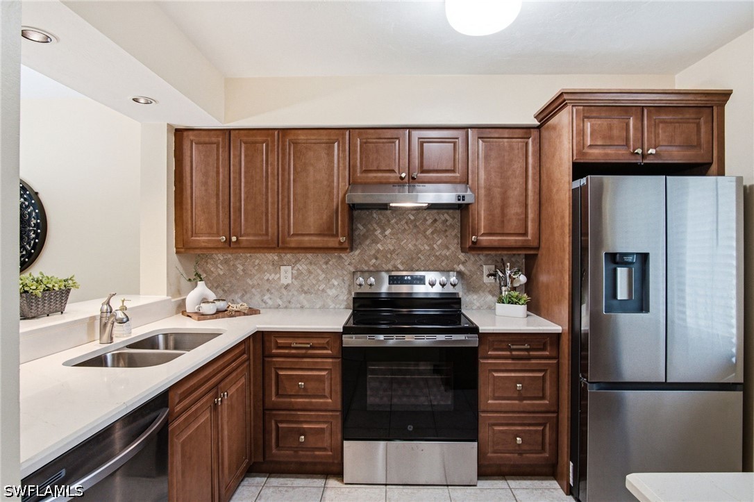 2 Bed Pool Home for Sale in Foxwood, photo 2