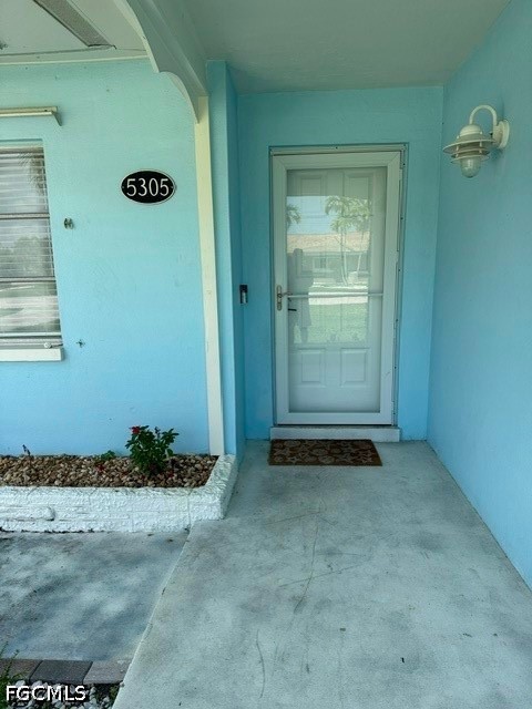 3 Bed Pool Home for Sale in Cape Coral, photo 2