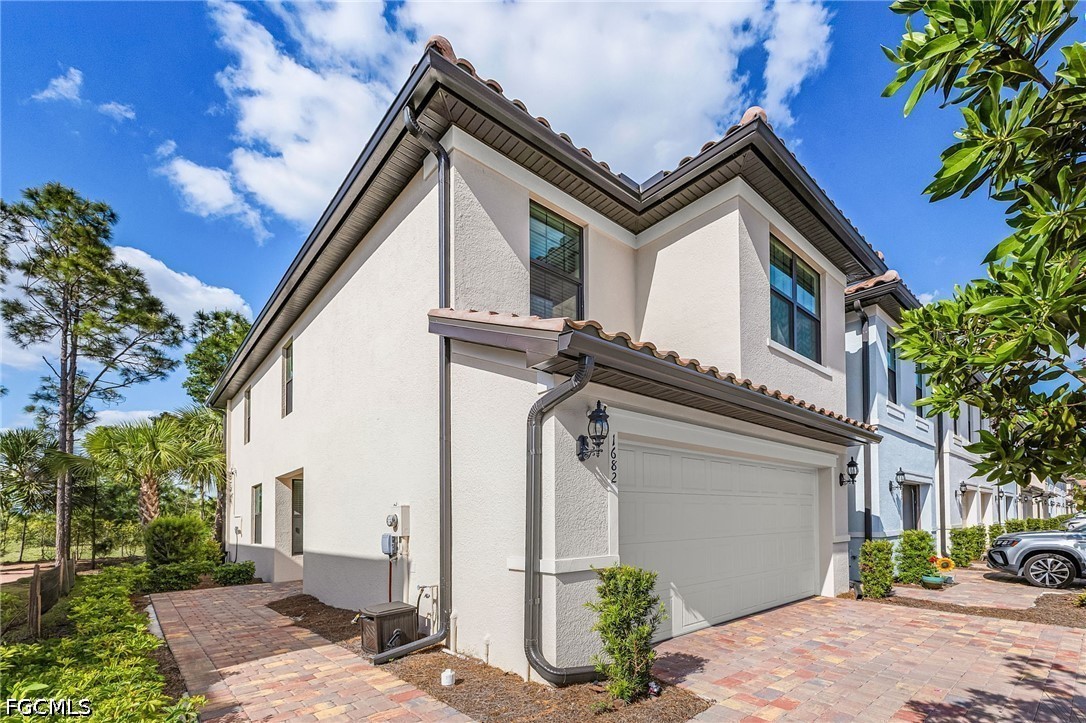 3 Bed Townhouse for Sale in Cape Coral, photo 2