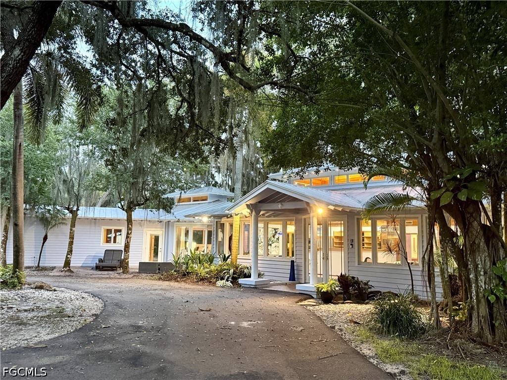 3 Bed Waterfront Home for Sale in Labelle, photo 2
