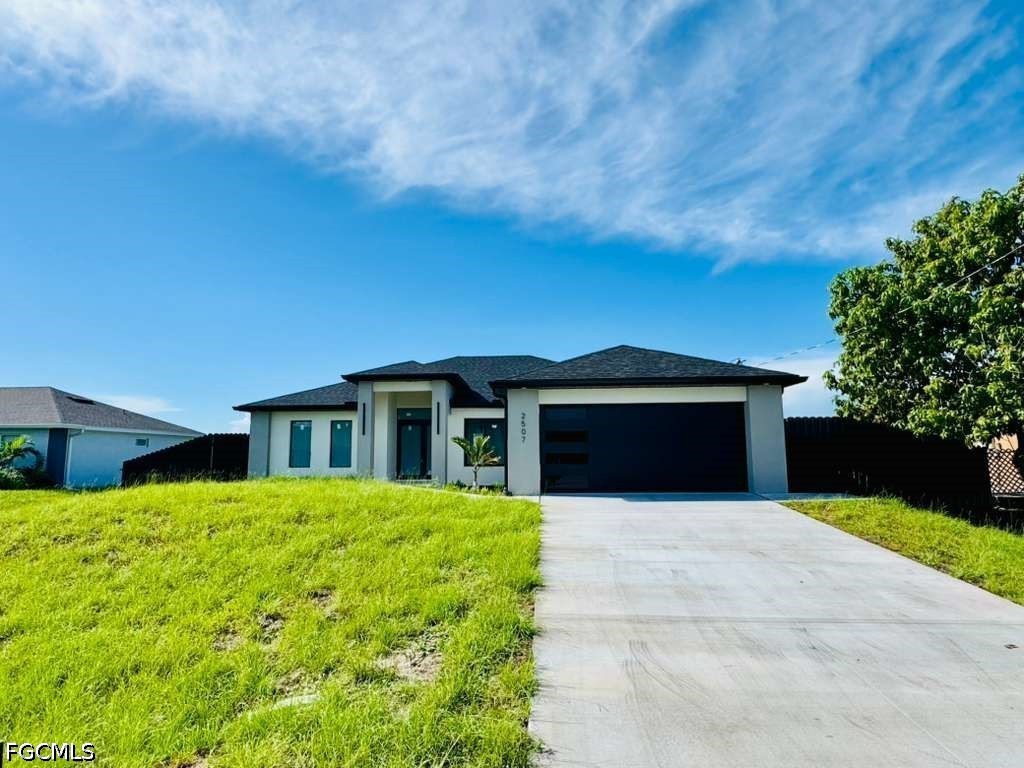 3 Bed SingleFamilyResidence for Sale in Lehigh Acres, photo 2