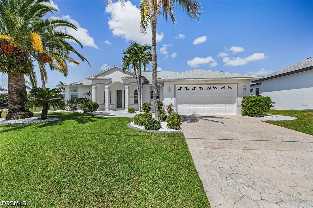 3 Bed Pool Home for Sale in Cape Coral, photo 2