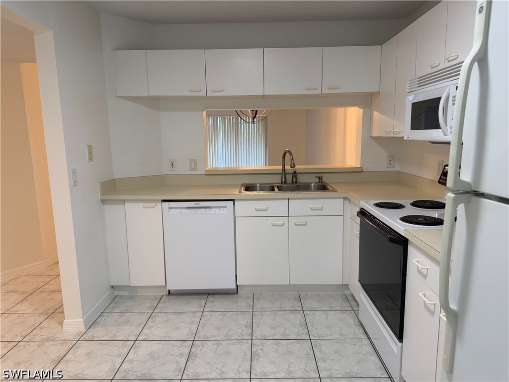 2 Bed Condominium for Sale in Naples, photo 2