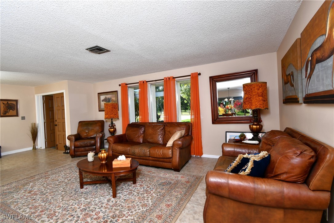 2 Bed SingleFamilyResidence for Sale in North Fort Myers, photo 11