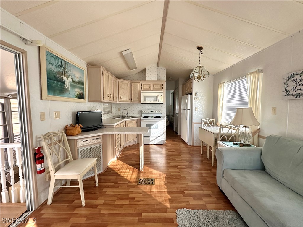 1 Bed ManufacturedHome for Sale in Estero, photo 11