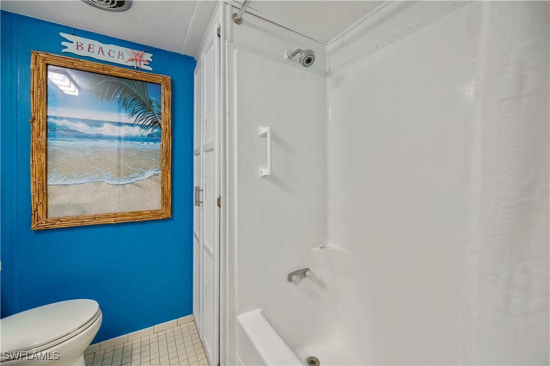 1 Bed Waterfront Home for Sale in North Fort Myers, photo 11