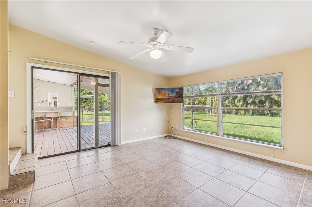 2 Bed SingleFamilyResidence for Sale in Fort Myers, photo 11