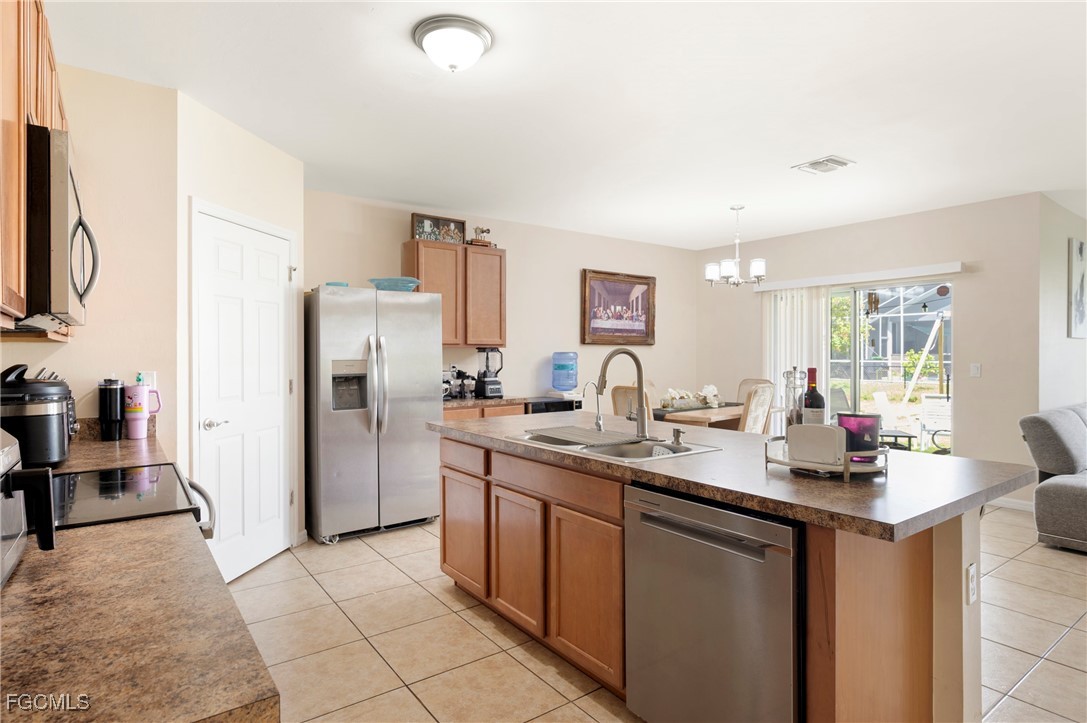 4 Bed SingleFamilyResidence for Sale in Cape Coral, photo 11