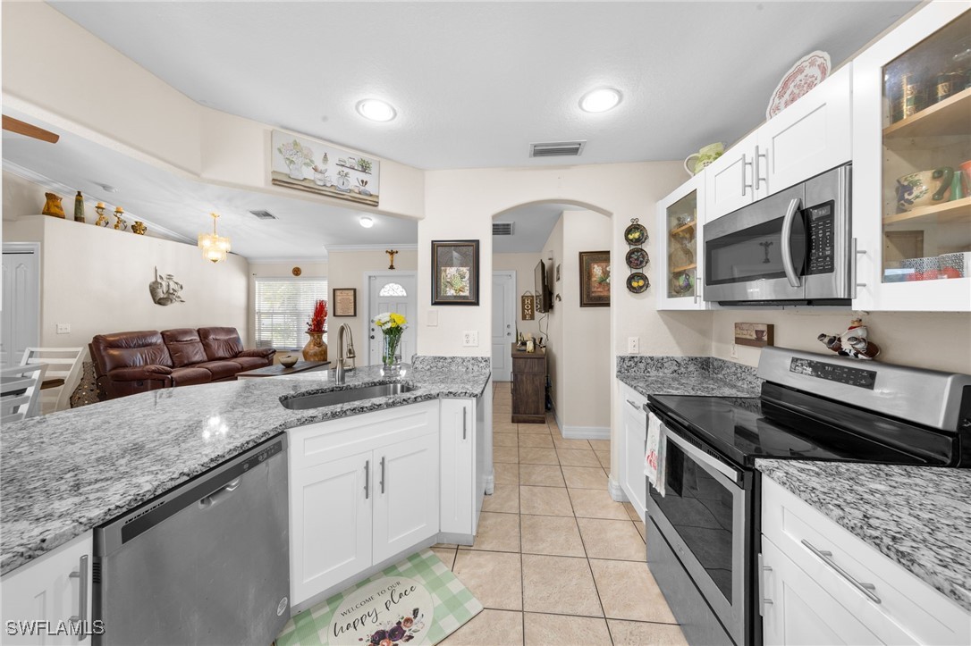 3 Bed SingleFamilyResidence for Sale in Cape Coral, photo 11