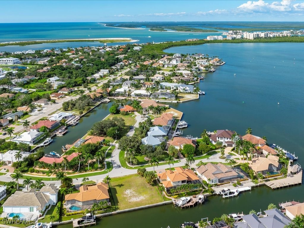 3 Bed Pool Home for Sale in Collier Bay, photo 11