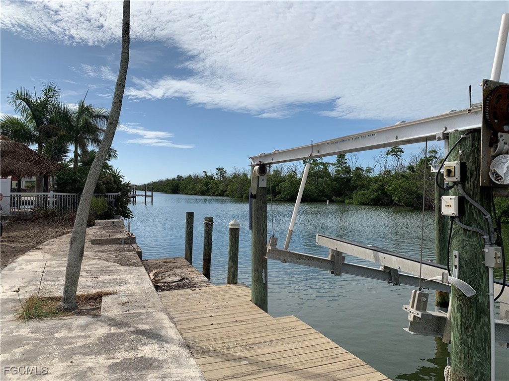 Waterfront Home for Sale in Trailerhaven, photo 11