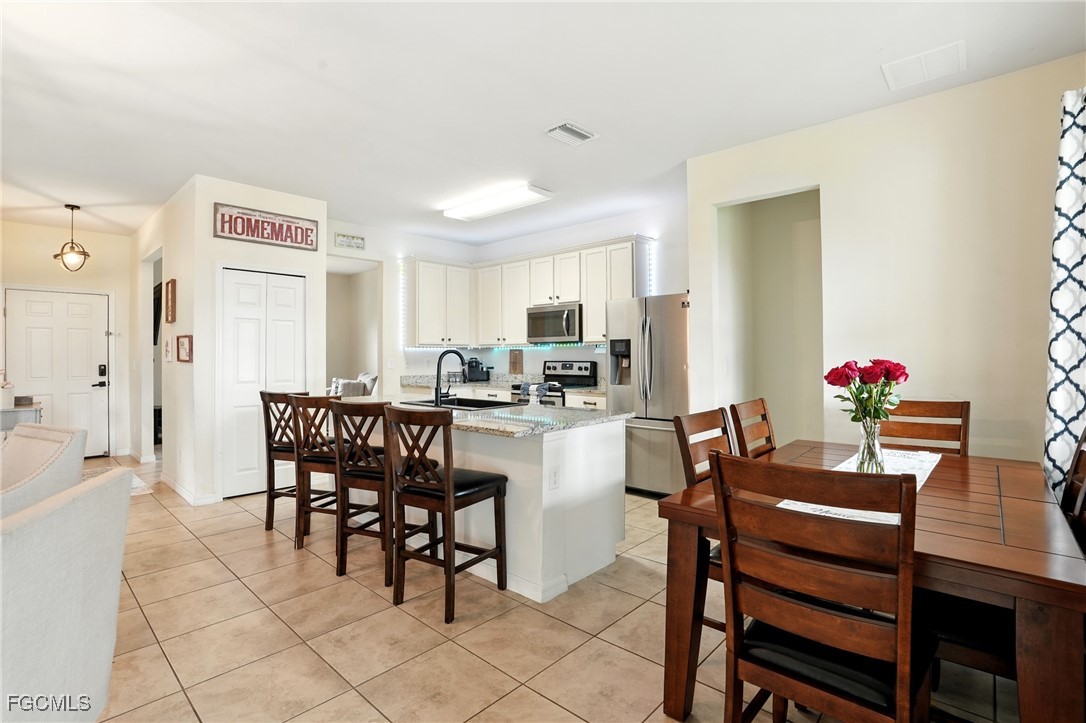 4 Bed SingleFamilyResidence for Sale in Cape Coral, photo 11