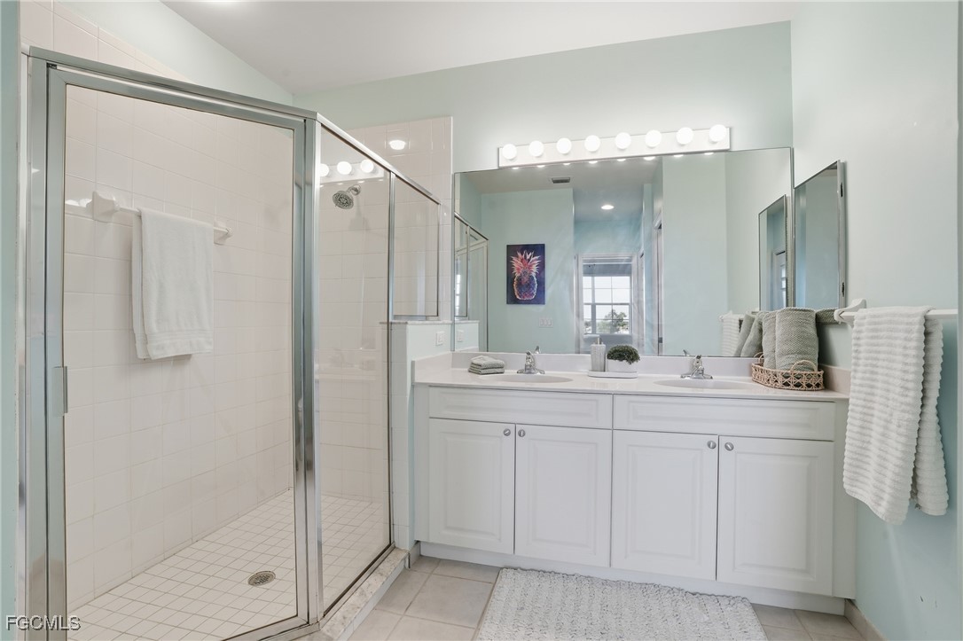 3 Bed Waterfront Home for Sale in Cape Coral, photo 11
