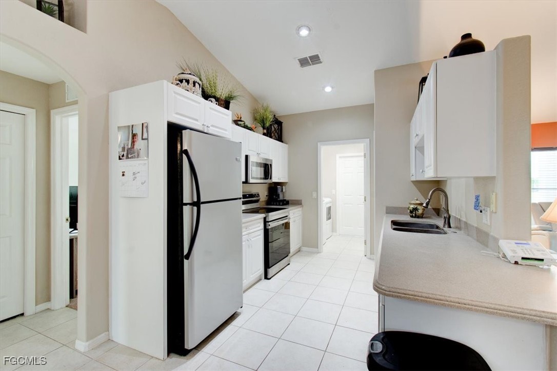 3 Bed SingleFamilyResidence for Sale in Cape Coral, photo 11