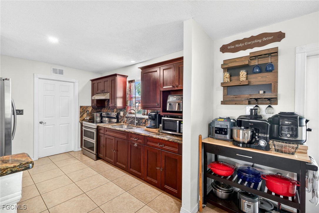 3 Bed SingleFamilyResidence for Sale in Lehigh Acres, photo 11