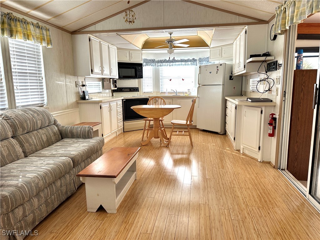 1 Bed ManufacturedHome for Sale in Estero, photo 11