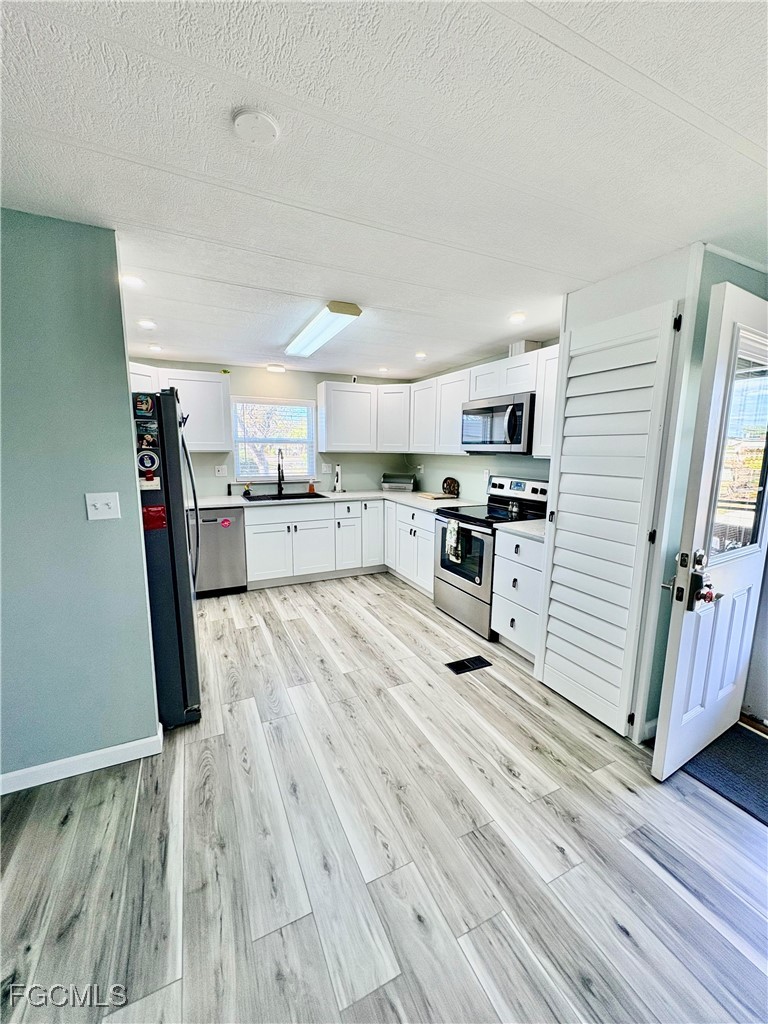 2 Bed ManufacturedHome for Sale in North Fort Myers, photo 11