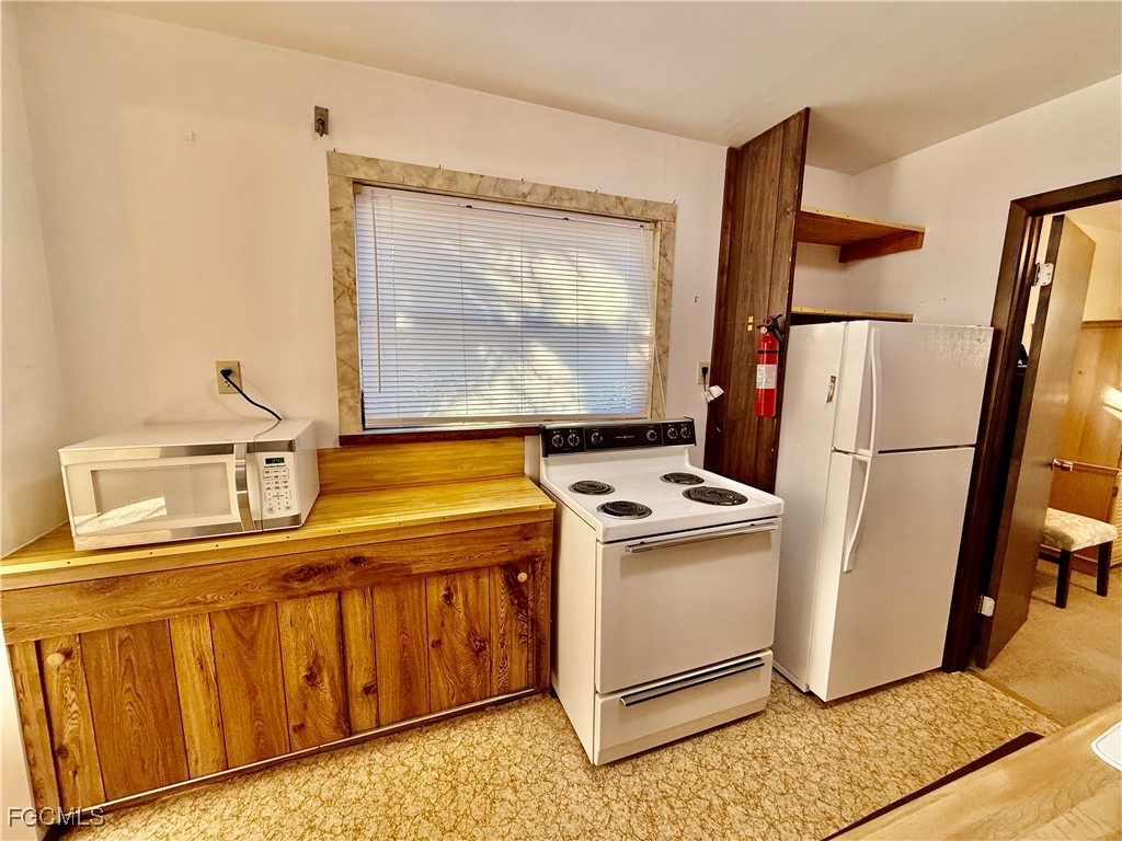 1 Bed SingleFamilyResidence for Sale in Lehigh Acres, photo 11