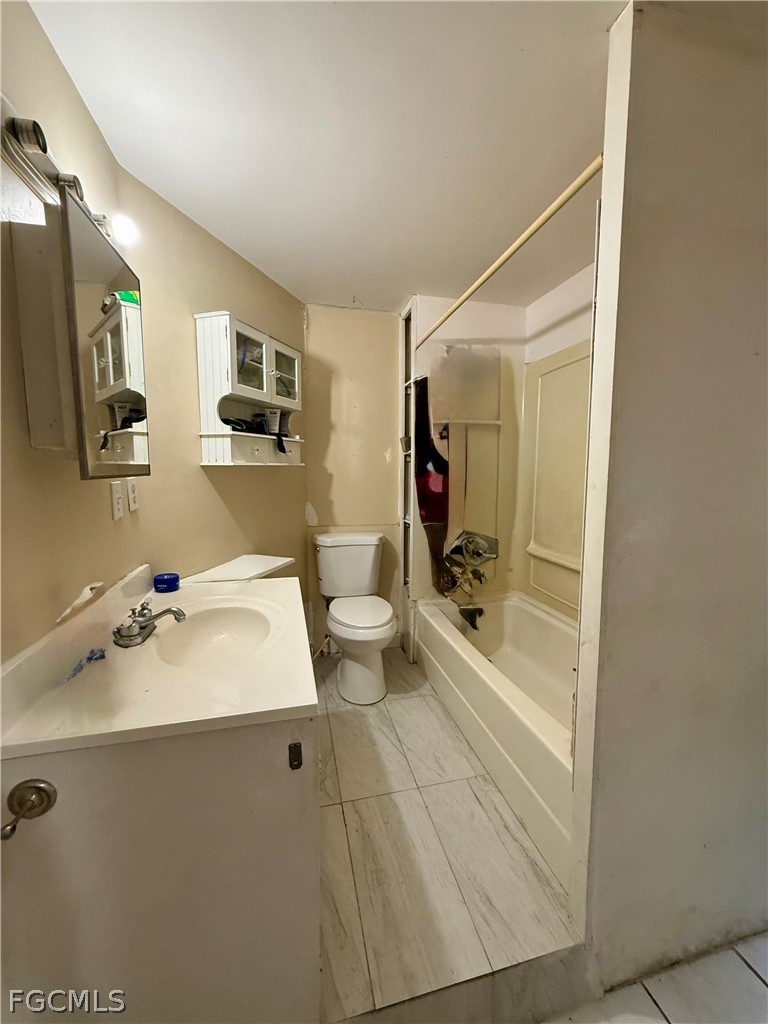 3 Bed SingleFamilyResidence for Sale in Heitmans, photo 11
