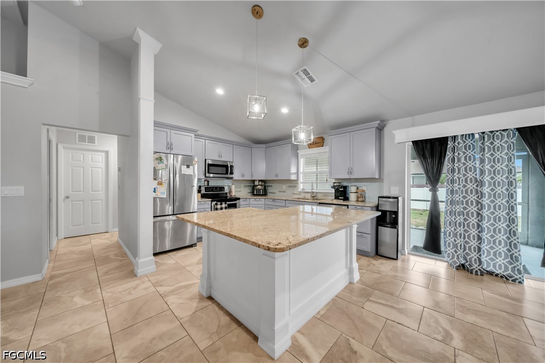 4 Bed SingleFamilyResidence for Sale in Cape Coral, photo 11