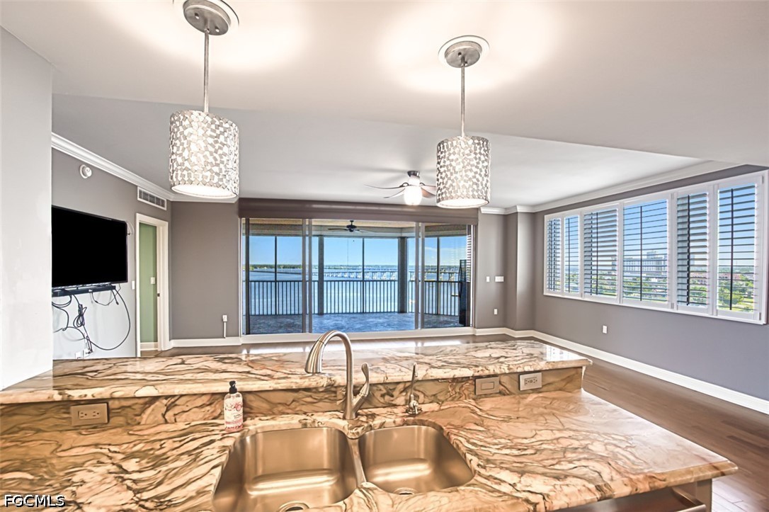 2 Bed Waterfront Home for Sale in Fort Myers, photo 11