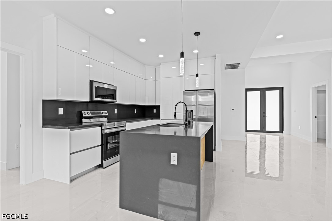 4 Bed SingleFamilyResidence for Sale in Lehigh Acres, photo 11