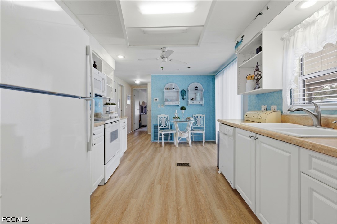 2 Bed ManufacturedHome for Sale in North Fort Myers, photo 11