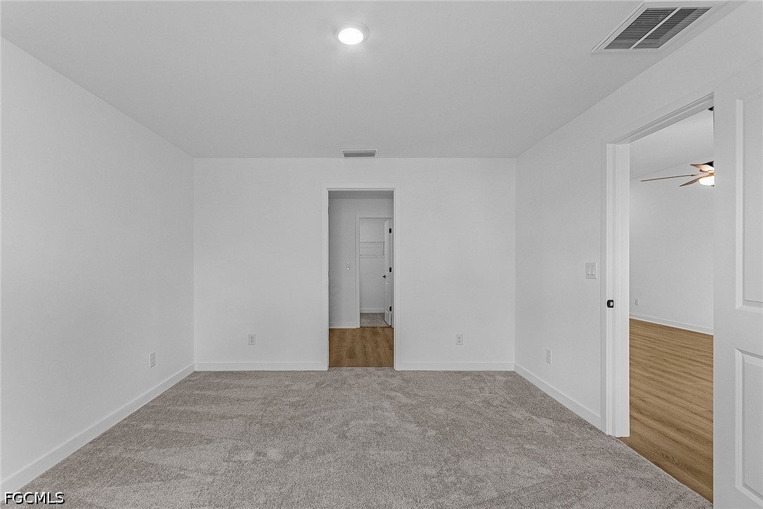 3 Bed SingleFamilyResidence for Sale in Mirror Lakes, photo 11