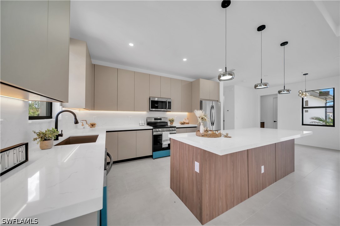 4 Bed SingleFamilyResidence for Sale in Lehigh Acres, photo 11