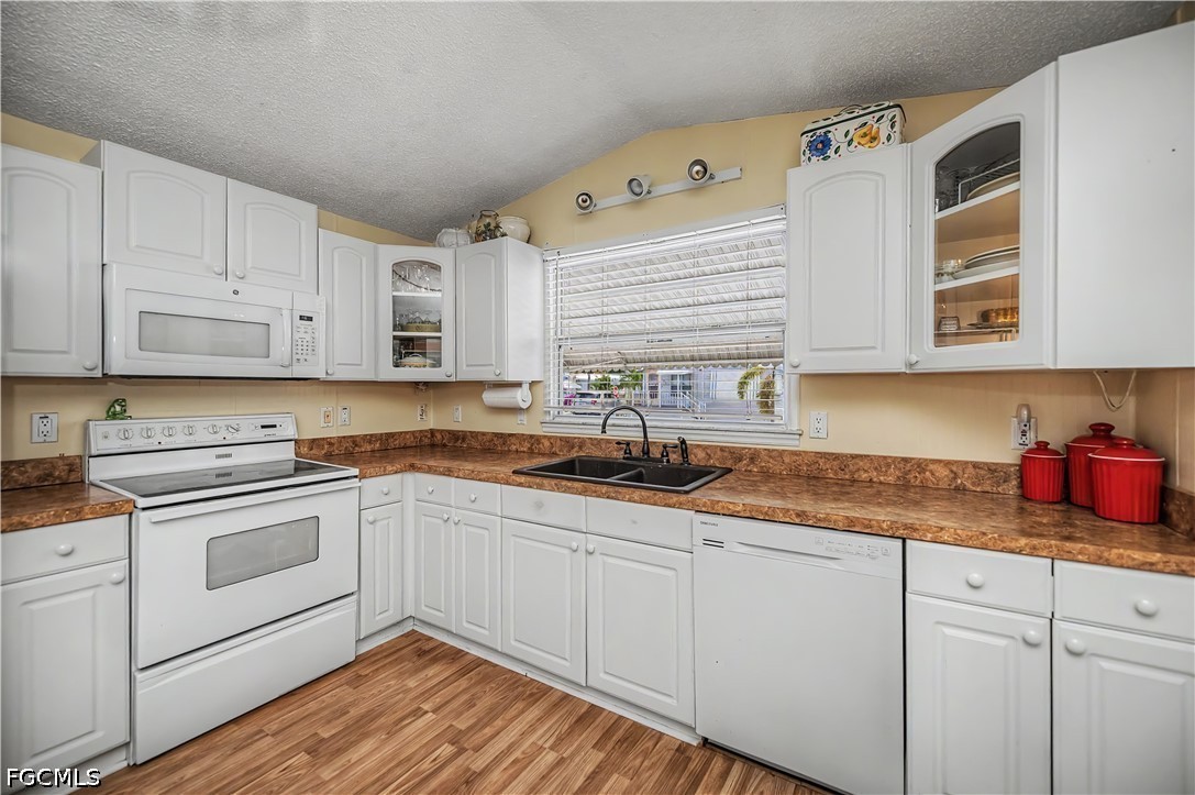 2 Bed ManufacturedHome for Sale in North Fort Myers, photo 11
