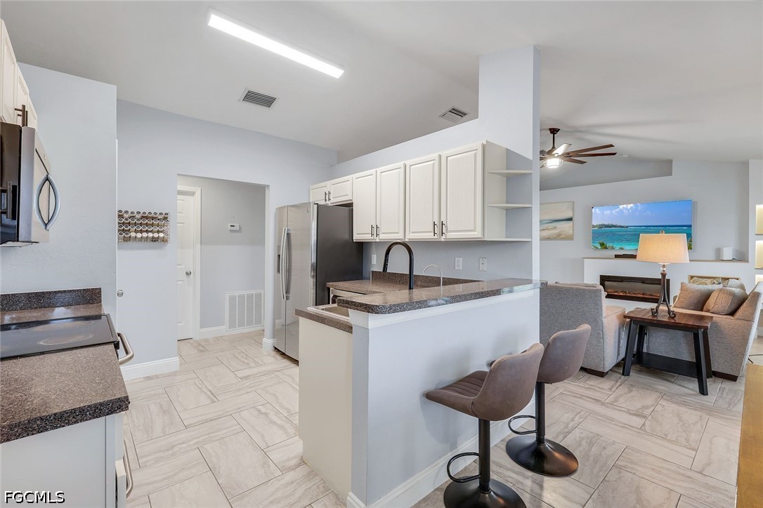 4 Bed SingleFamilyResidence for Sale in Cape Coral, photo 11