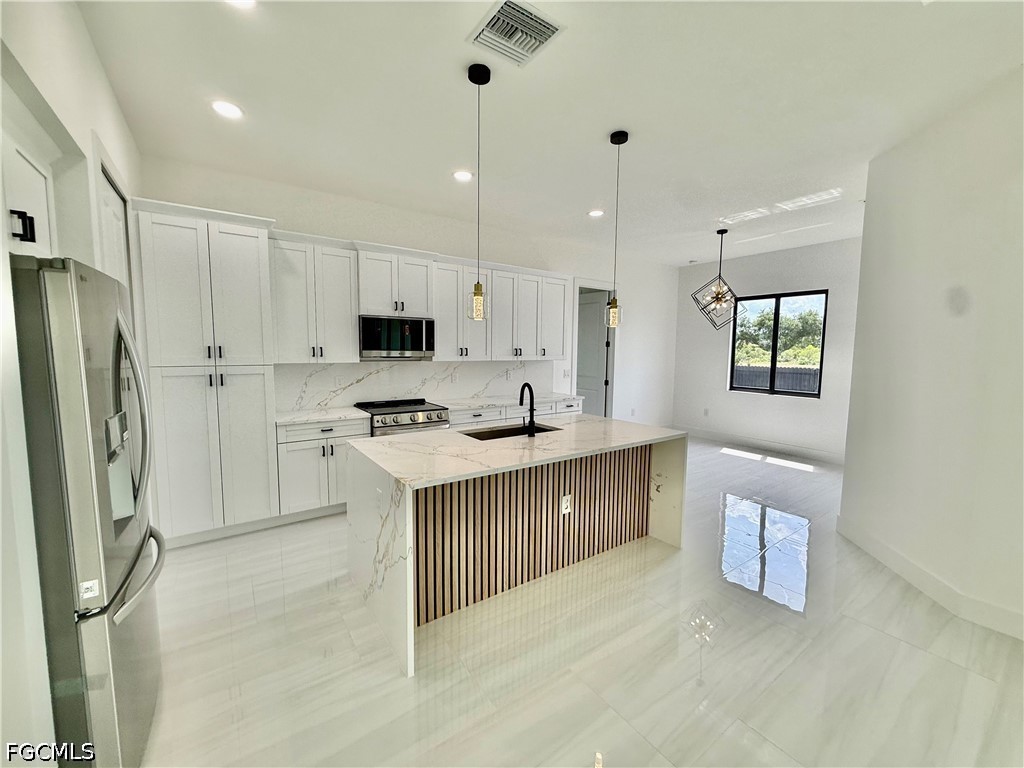 4 Bed SingleFamilyResidence for Sale in Lehigh Acres, photo 11