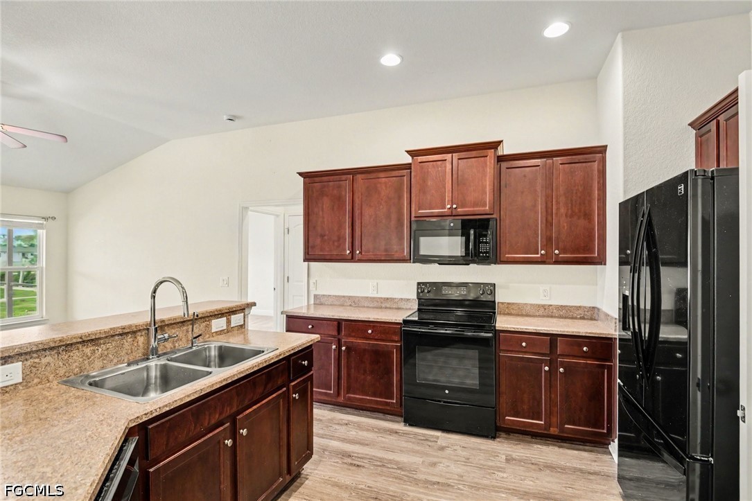 3 Bed SingleFamilyResidence for Sale in Cape Coral, photo 11