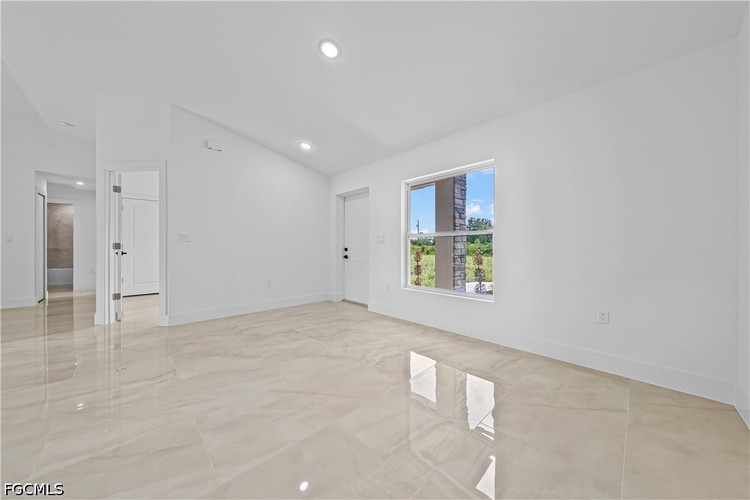 4 Bed SingleFamilyResidence for Sale in Lehigh Acres, photo 11