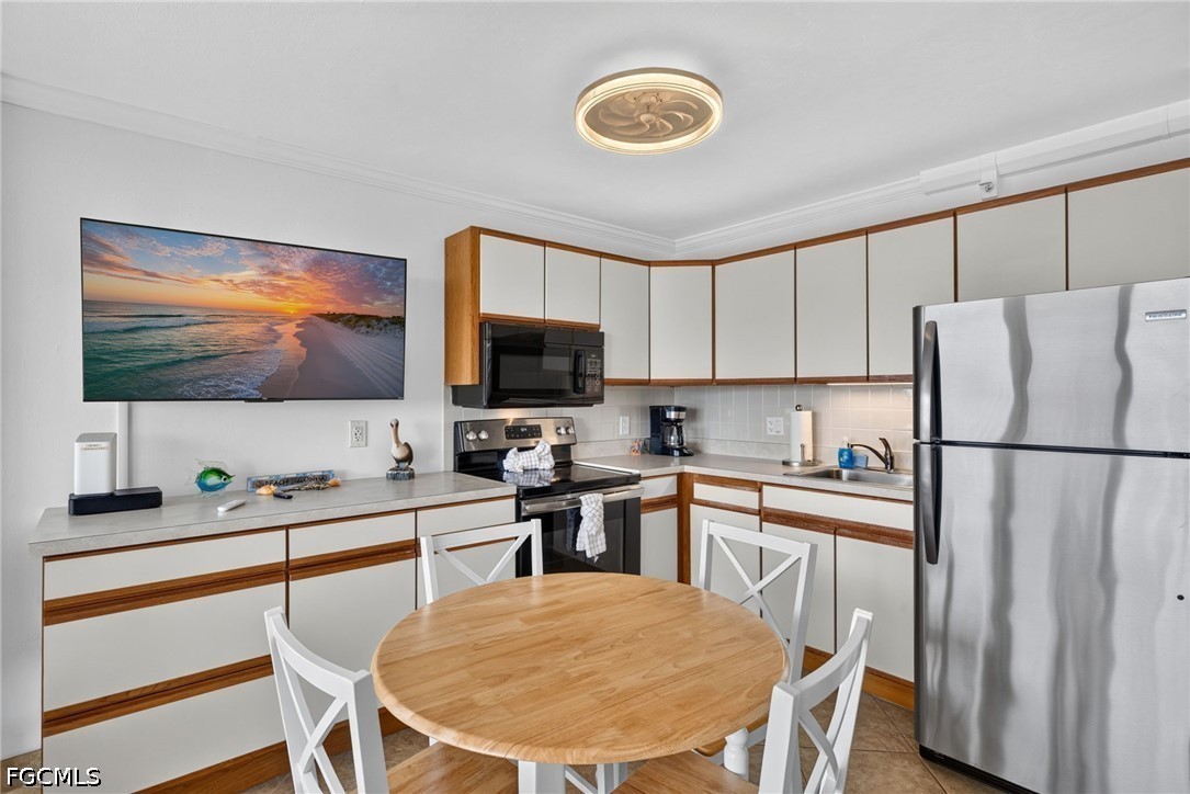 1 Bed Waterfront Home for Sale in Fort Myers Beach, photo 11
