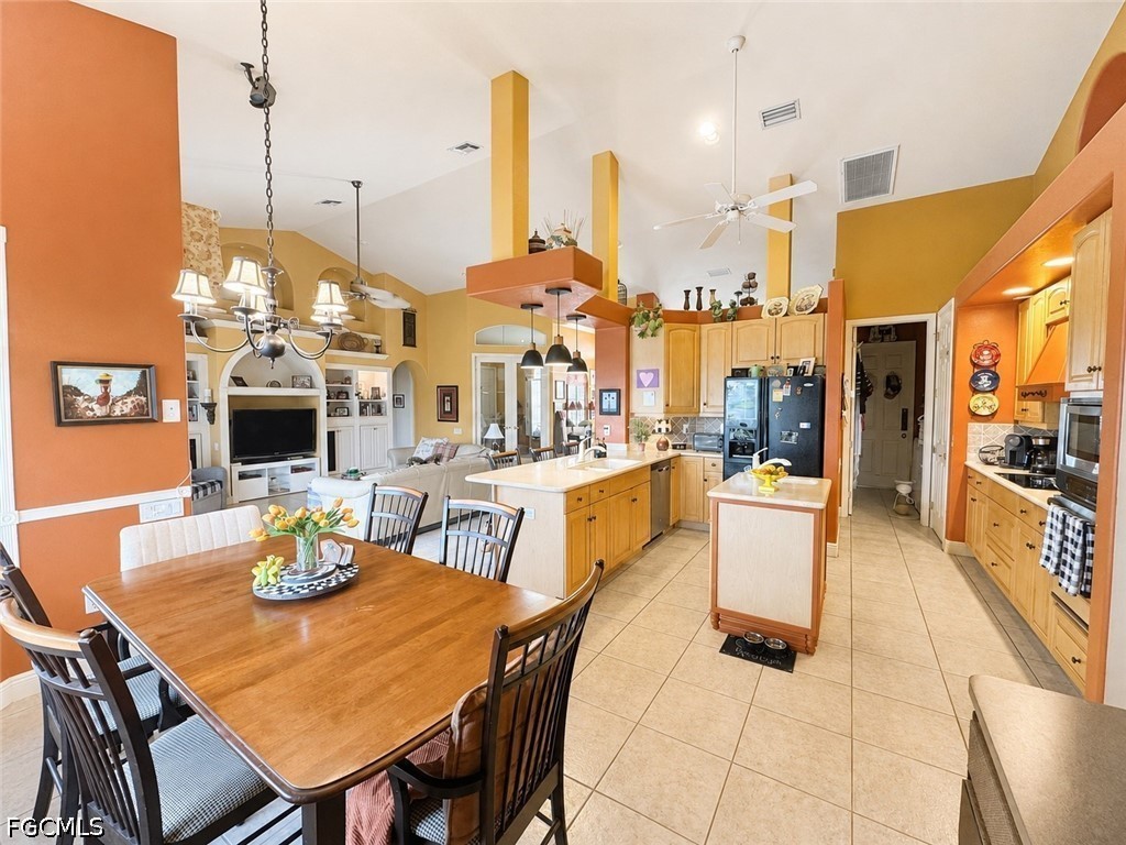 3 Bed Pool Home for Sale in Cape Royal, photo 11