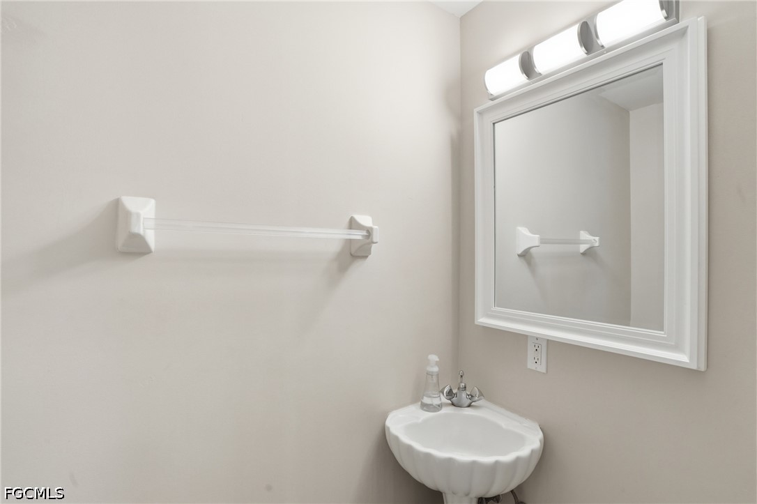 3 Bed Attached for Sale in Naples, photo 11