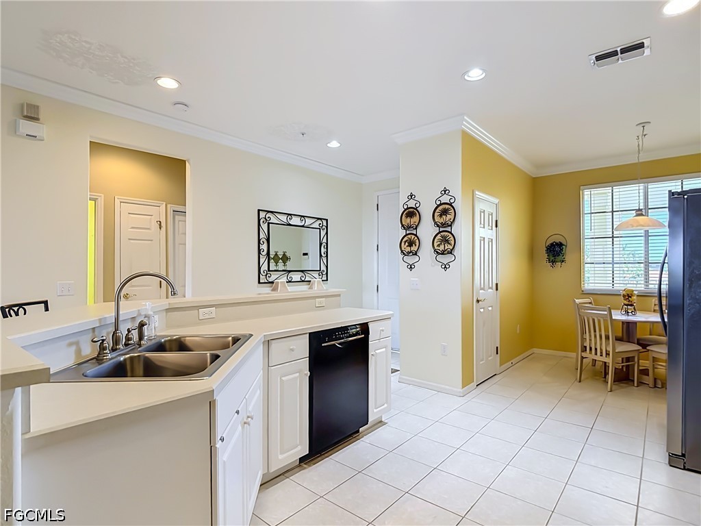 2 Bed Waterfront Home for Sale in Fort Myers, photo 11
