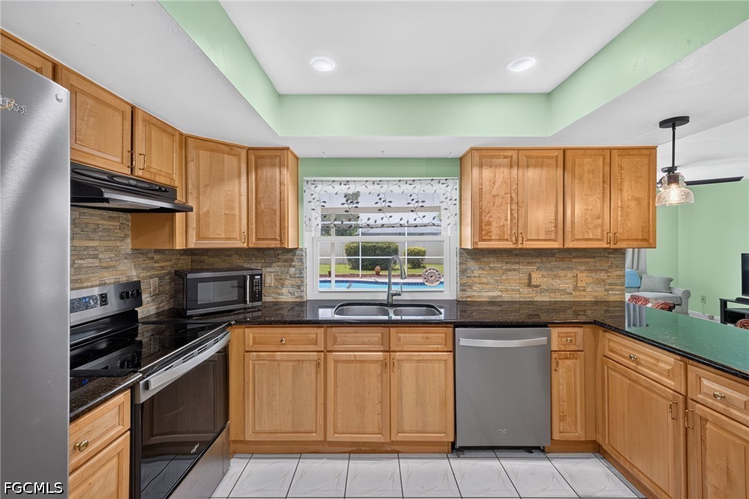 3 Bed Pool Home for Sale in Cape Coral, photo 11