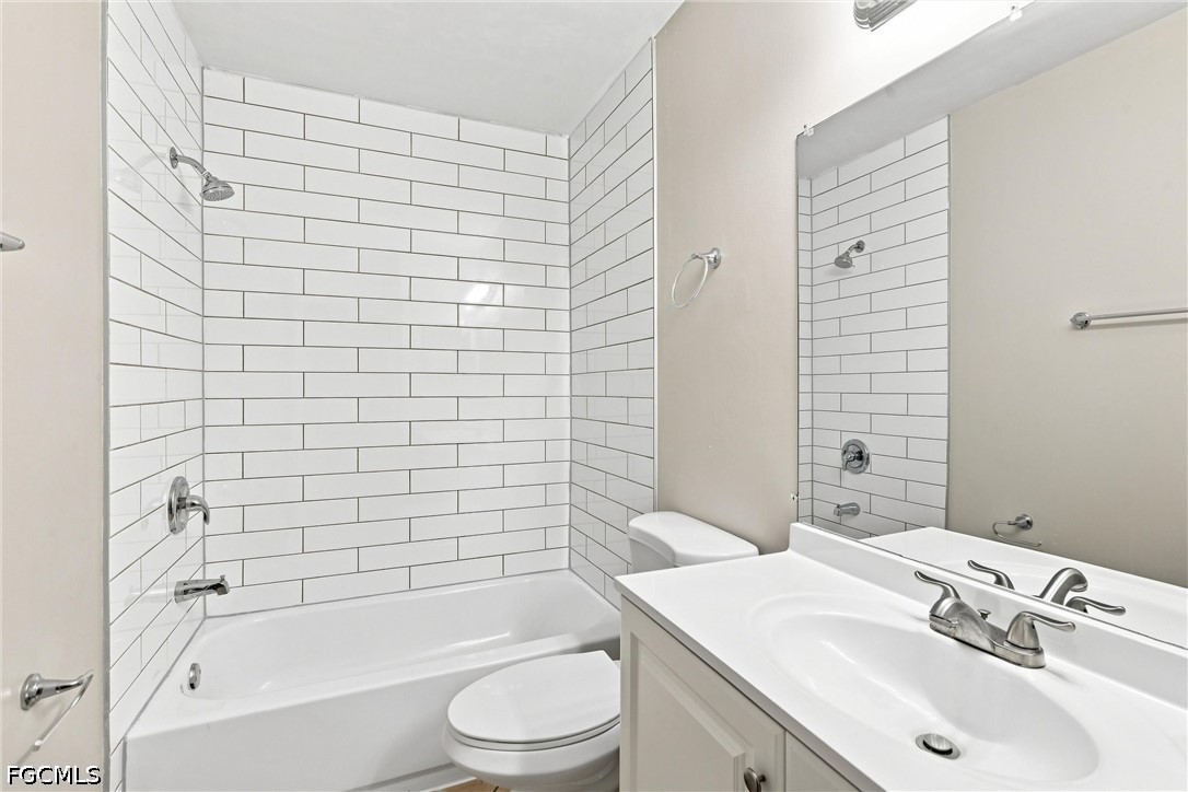 3 Bed SingleFamilyResidence for Sale in San Carlos Park, photo 11