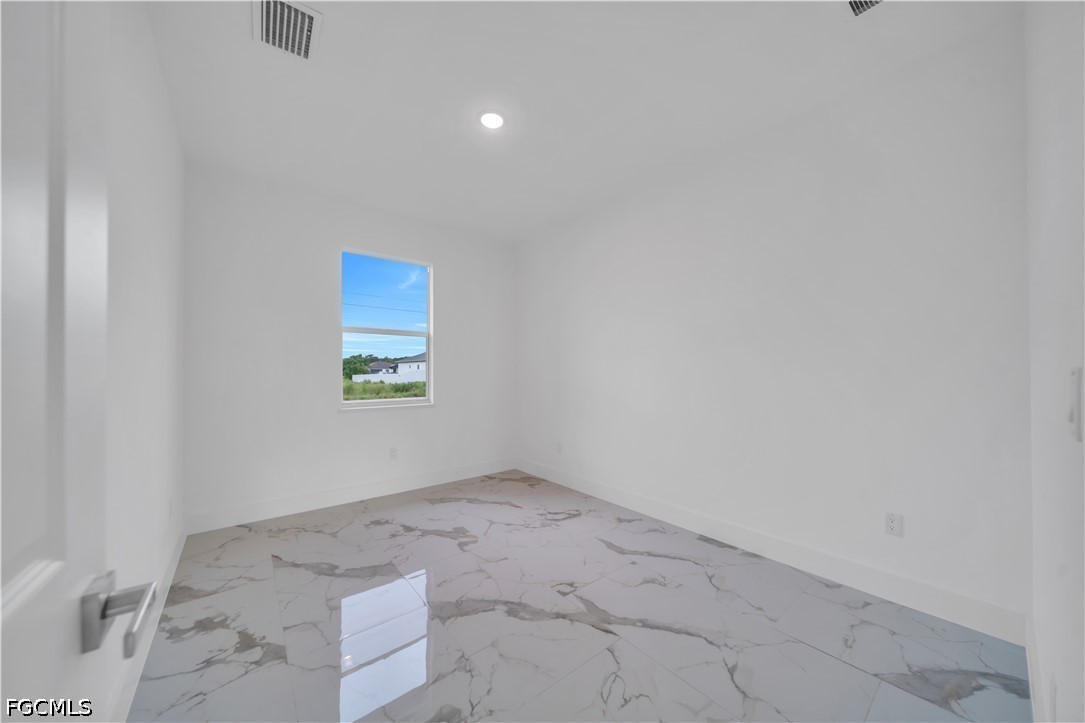 3 Bed SingleFamilyResidence for Sale in Acreage, photo 11