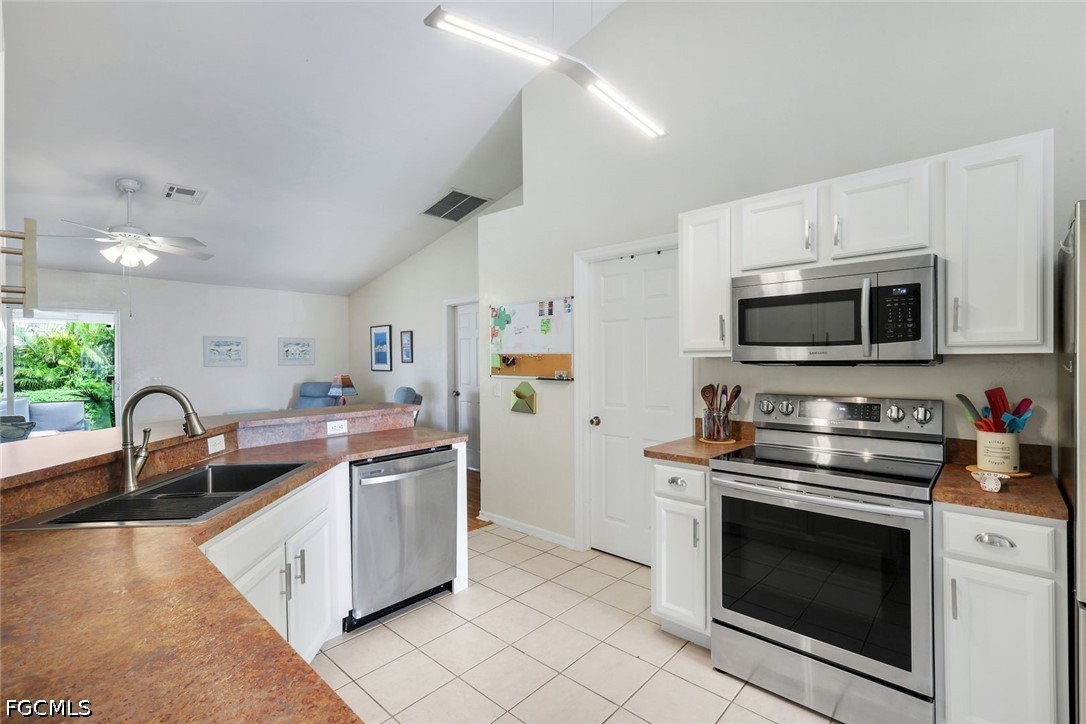 3 Bed SingleFamilyResidence for Sale in Cape Coral, photo 11