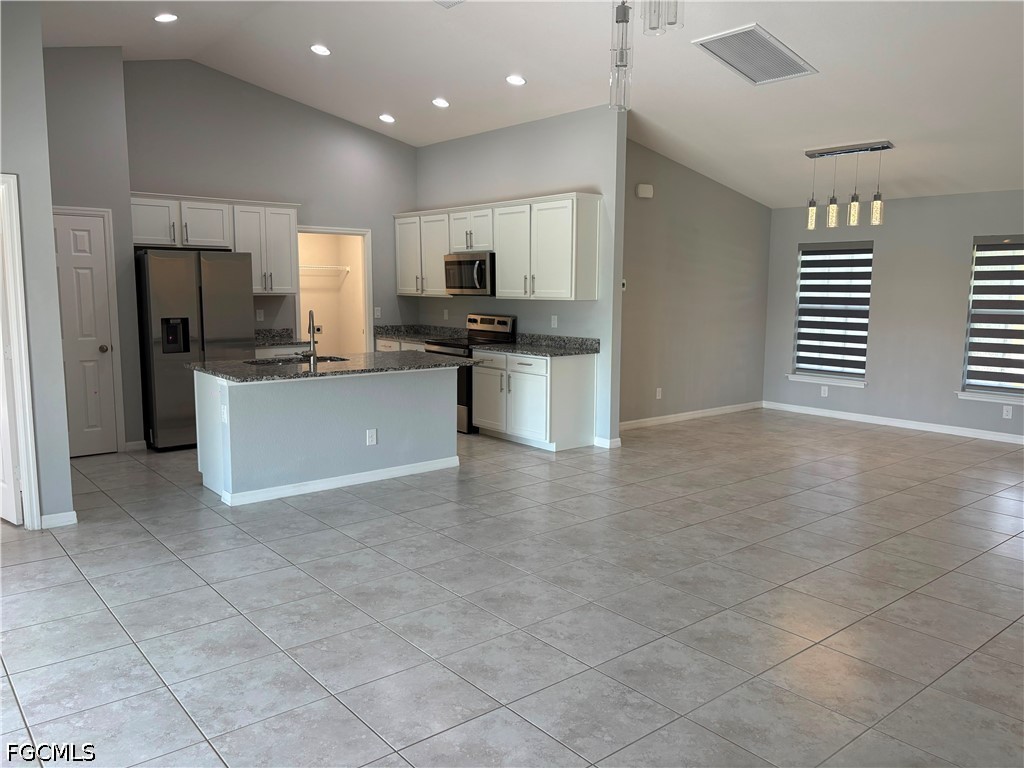 3 Bed SingleFamilyResidence for Sale in Cape Coral, photo 11