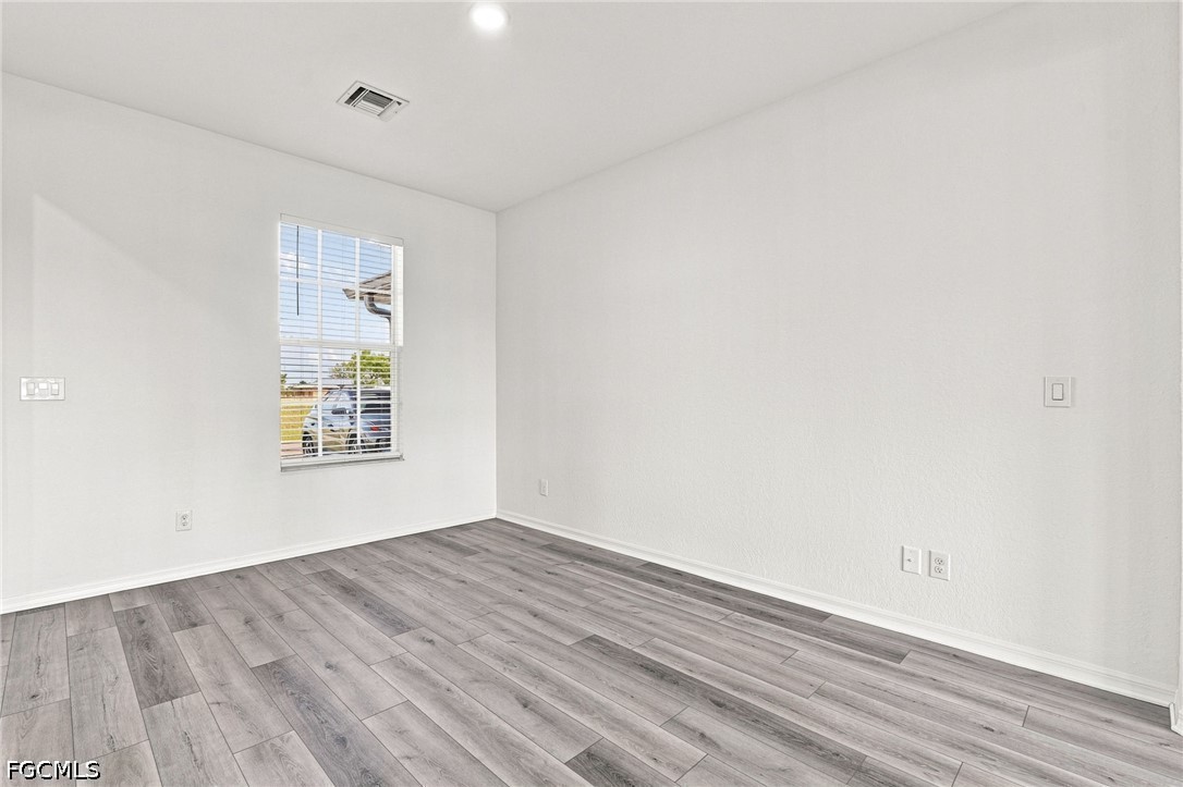 3 Bed SingleFamilyResidence for Sale in Cape Coral, photo 11