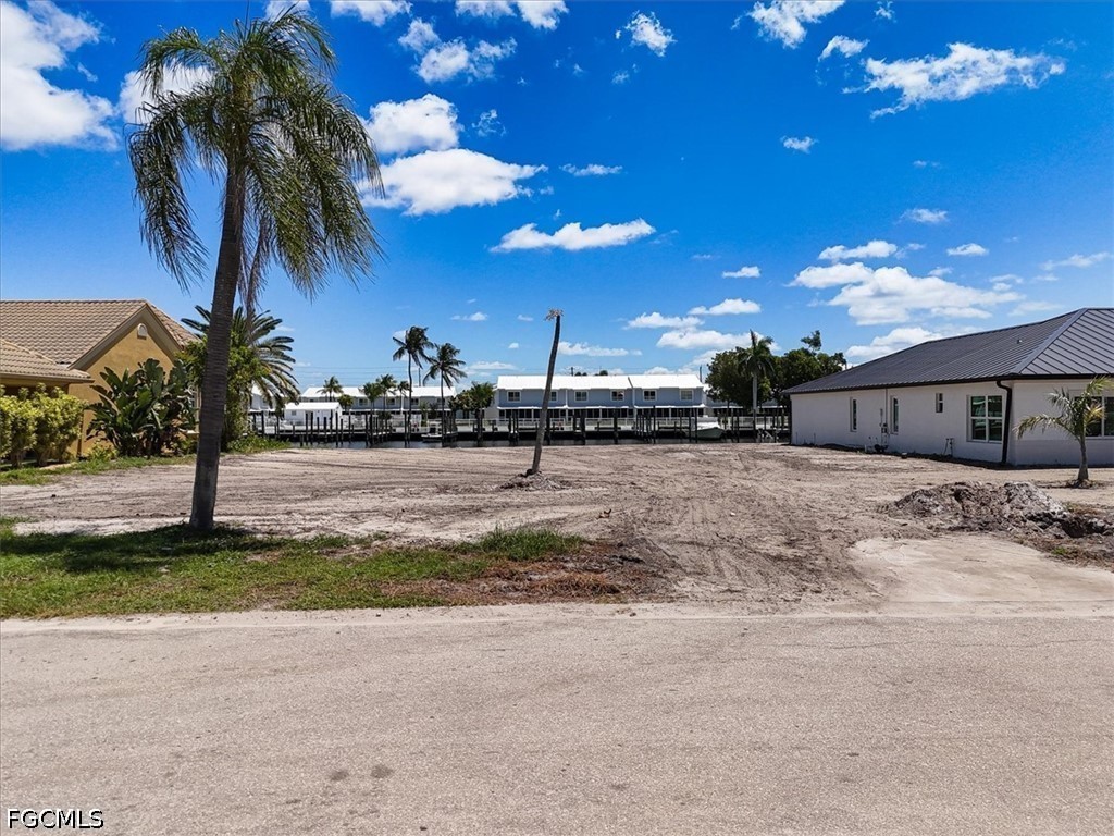 Waterfront Home for Sale in Siesta Isles, photo 11