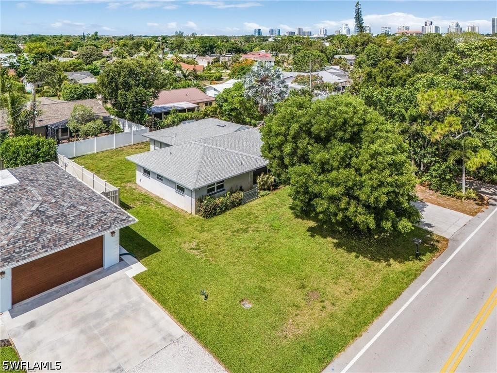 3 Bed SingleFamilyResidence for Sale in Naples, photo 11
